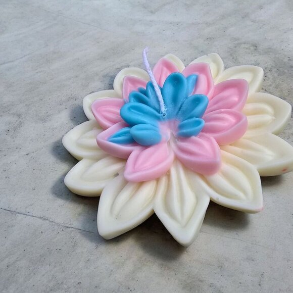 NEW | Handpoured Soy Wax Lotus Flower Candle "Good Fortune" Scent Cotton Wick - Picture 5 of 5